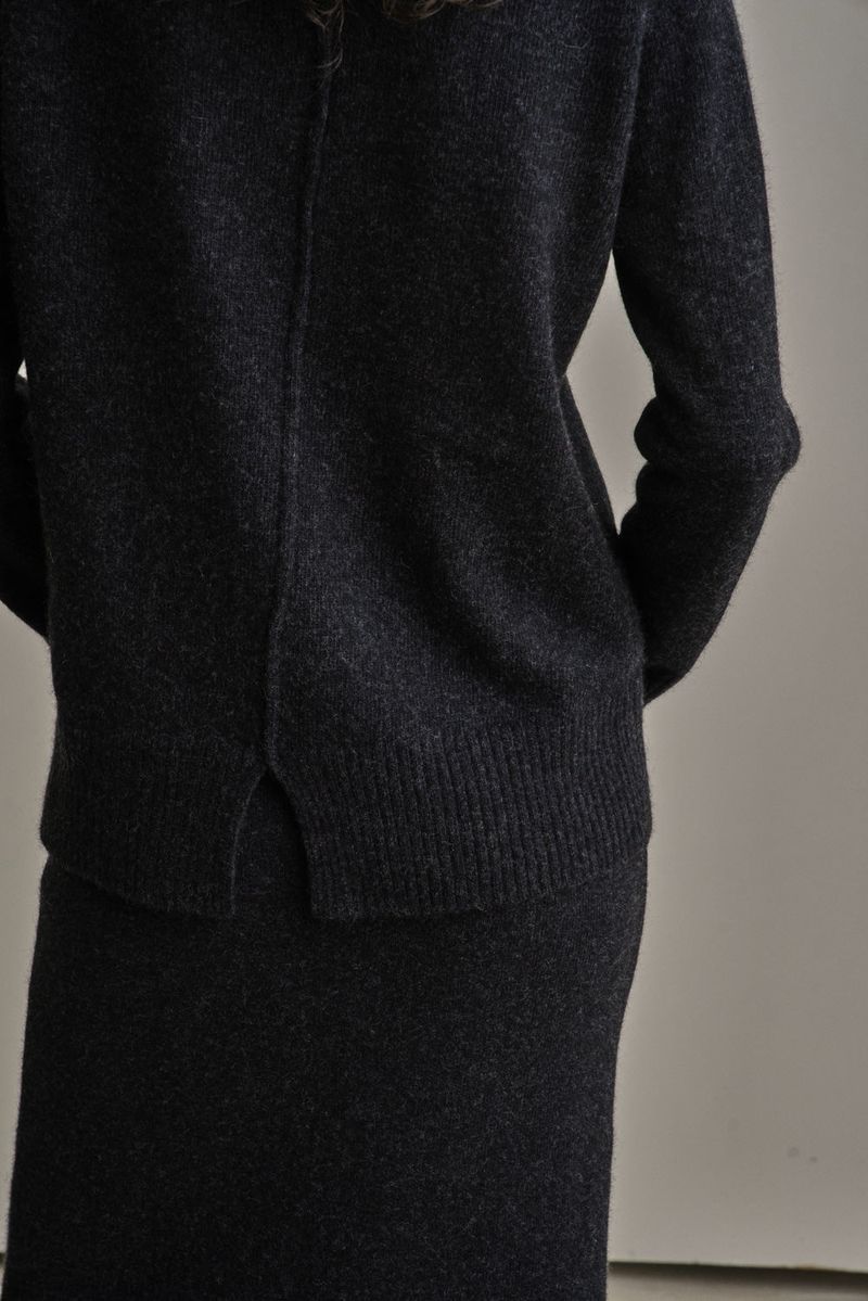 WOOL V-KNIT_CHARCOAL
