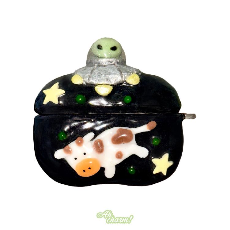 Ahcharm（アチャーム）の「【MADE】UFO Abduction Airpods Case（Smartphone Accessories）」