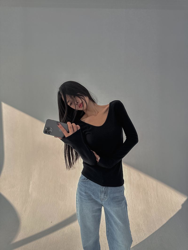 Napping V-neck Long Sleeve T-shirt