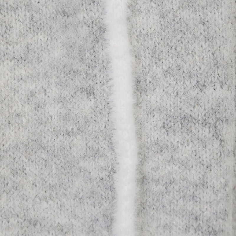 SNOWY TRIM ROUND KNIT