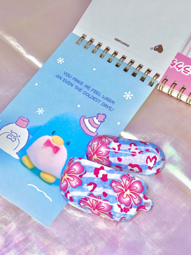 STAYBUBBLY（ステイバブリー）の「[MADE] ギャル フラワーブルーエアポッズケース（スマホグッズ/小物）」