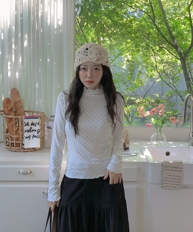 meltingyun（メルティングユン）の「ドットウェーブタートルネックTシャツ（トップス）」