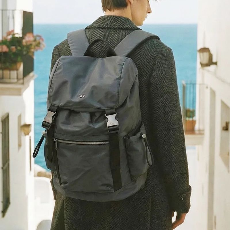 LE MASQUE（ルマスク）の「ライトウェイトコミュター 17" ラップトップバックパック - Voyage Series 002 (2 Colors)（バッグ）」