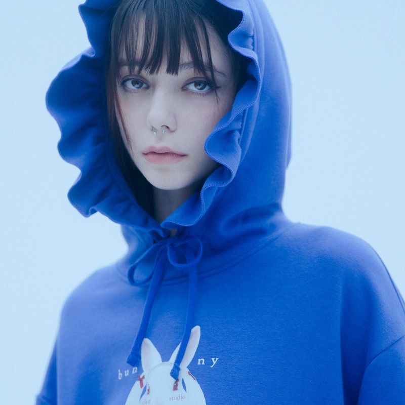 CLUT STUDIO(クラットスタジオ)の「0 7 bunny ruffle hood - BLUE(Tops)」