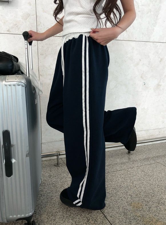 anyonemore（エニーワンモアー）の「Loner Track Line Color Matching Training Pants（Pants）」