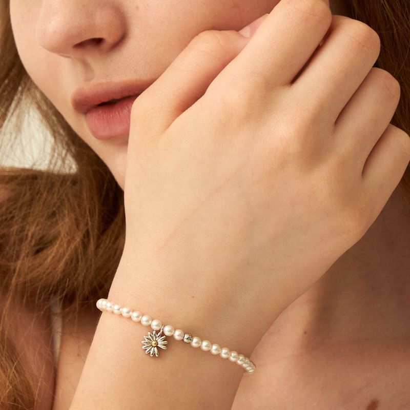 Daisy Delight Pearl Bracelet (2 size)