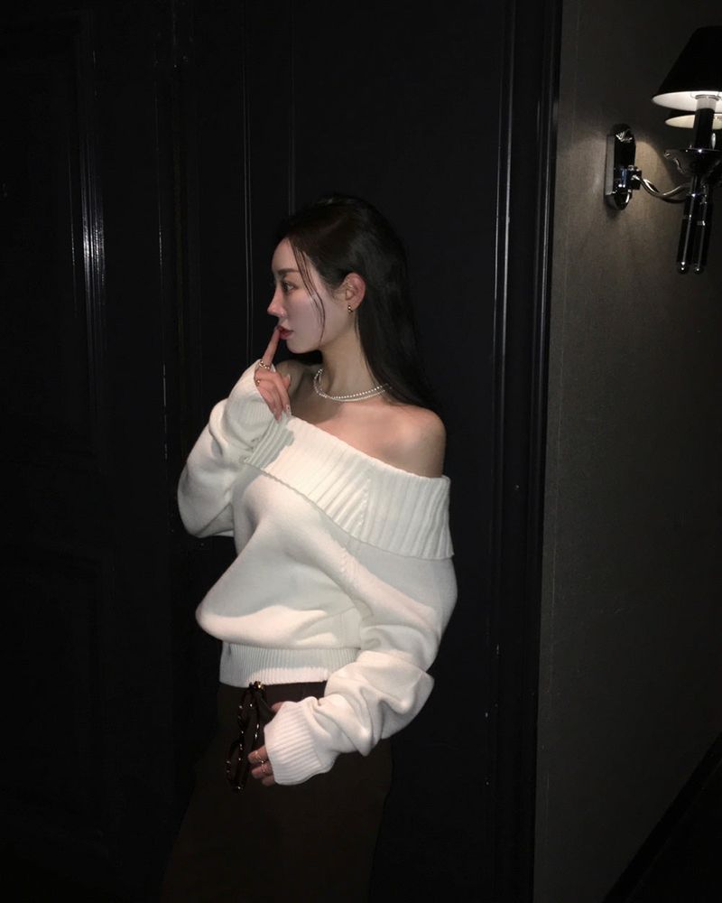 [BELLIDE MADE] KISSME, OFF-SHOULDER FINGER HOLE KNIT