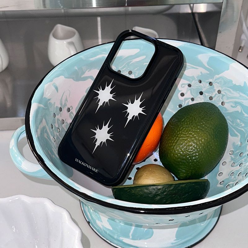 WALKONWAKE（ウォークオンウェイク）の「3ダンデライオンケース (BLACK)（スマホグッズ/小物）」