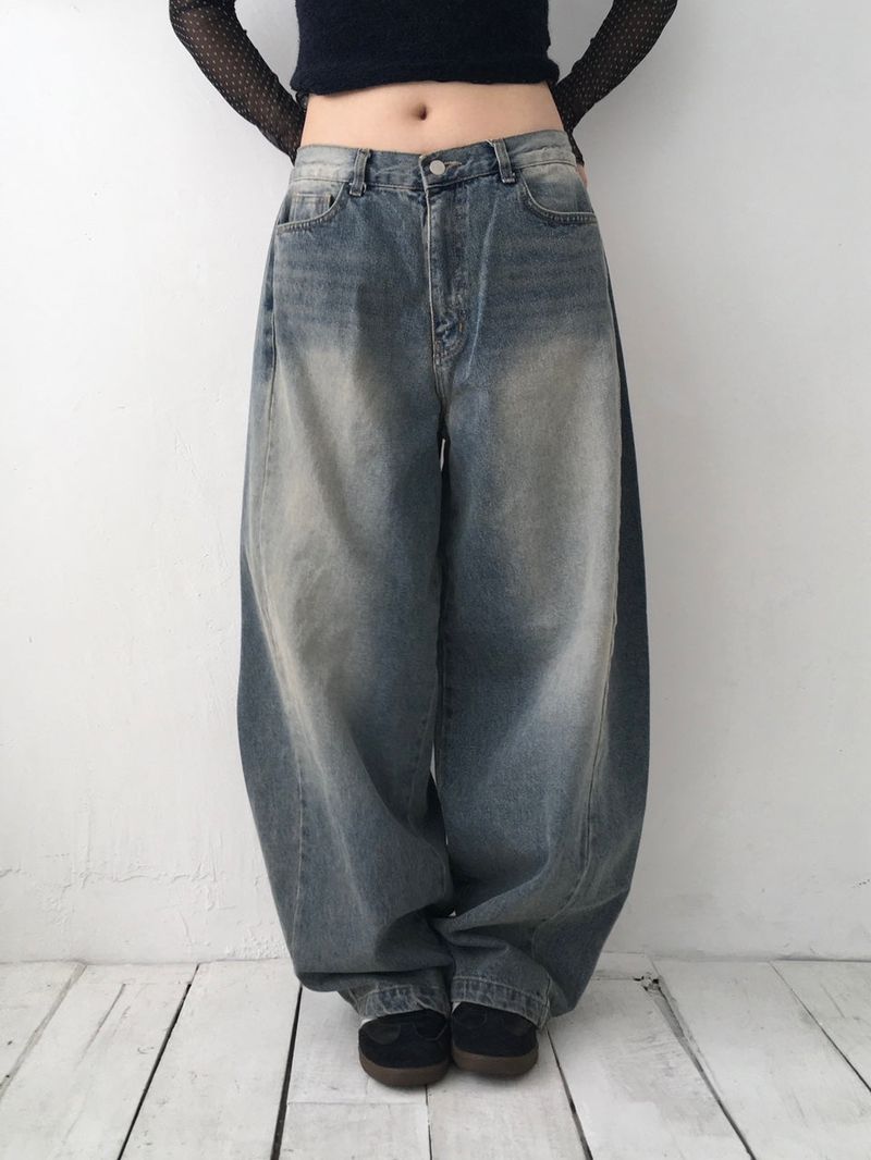 Wide volume jeans