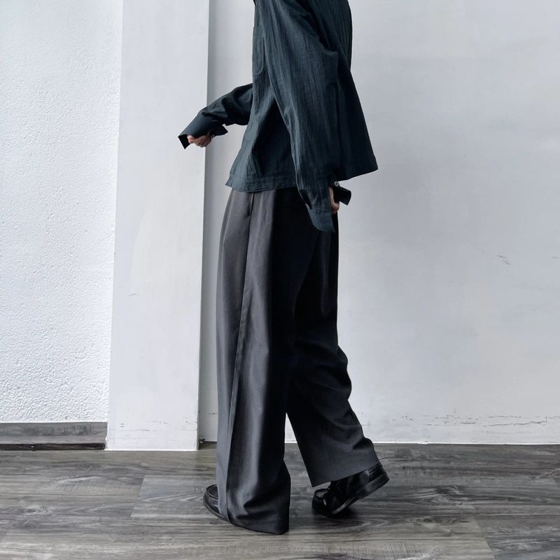 Curved Pleated Wide Trousers