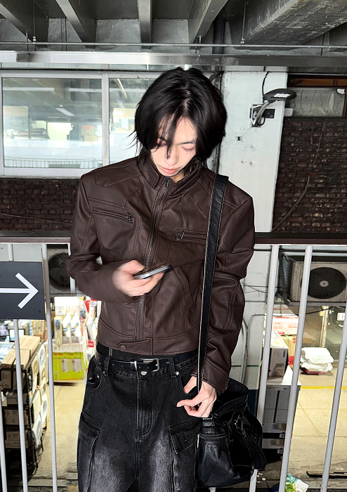 クロップネックレザージャケット