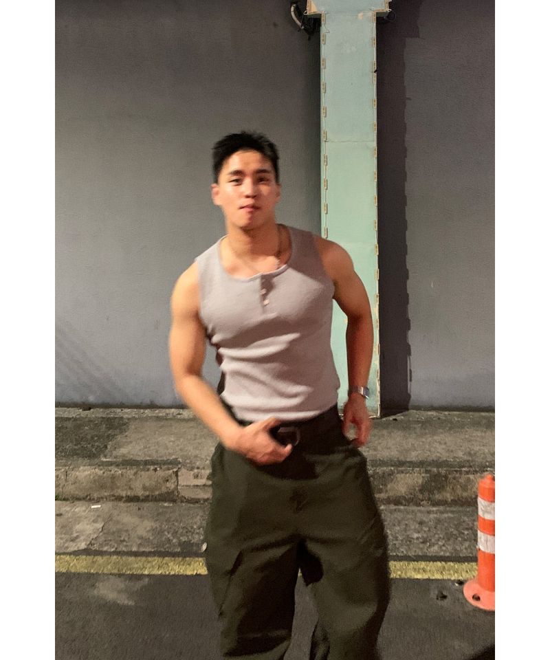 Henley neck sleeveless tee