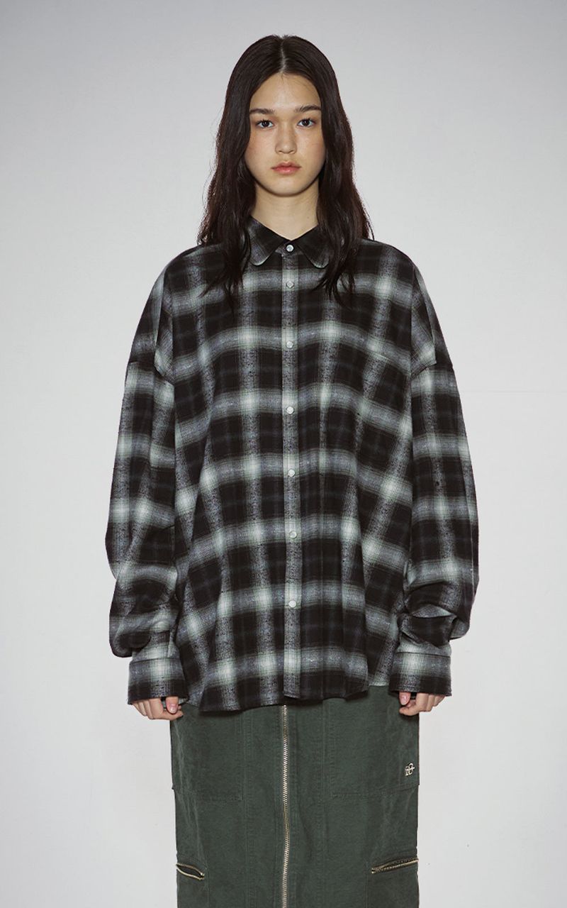 EACH DIFFER(イーチディファー)の「ROUNDED COLLAR CHECK SHIRT_BLACK(Tops)」
