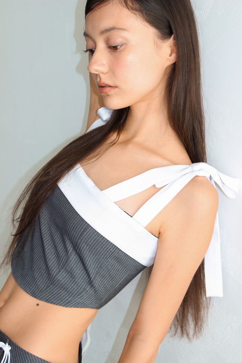 Yuheelee（ユヒリ）の「RIBBON PIN STRIPE CORSET TOP / GRAY（Tops）」