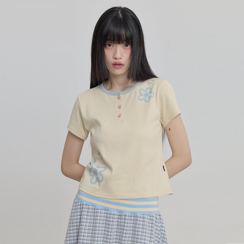 WaiKei(ワイケイ)の「Flower Henley Neck Half Sleeve T-shirt(Tops)」