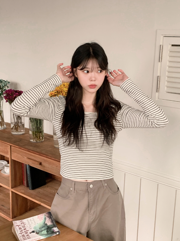 Border Square Embroidery T-shirt (4color)