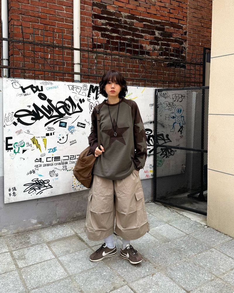Vintage Star Contrast Raglan Long Sleeve Tee