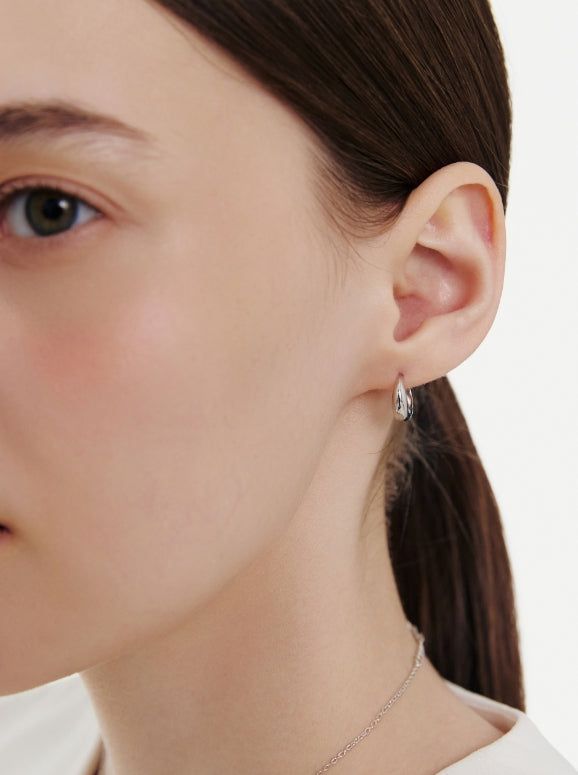 hyeres lor（イエール・ロール）の「26SS★ Champagne First Moon Silver One-Touch Earrings S（Accessories）」