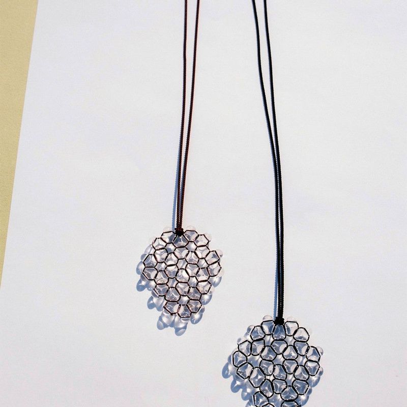 WEAVE PENDANT NECKLACE CLEAR