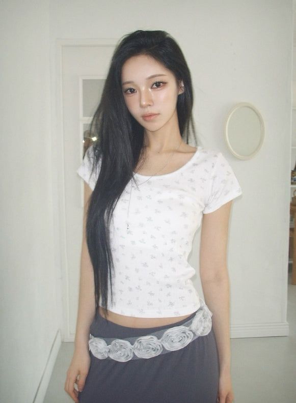 エルタパンチングフラワー半袖Tシャツ