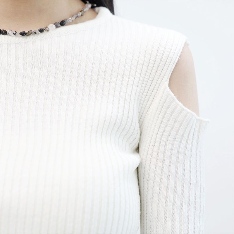 trun shoulder cut-out knitwear