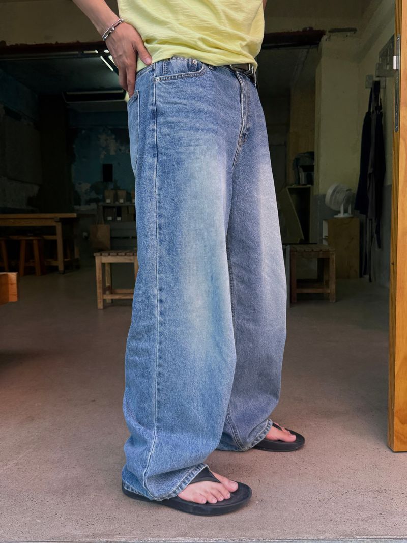 AVAND（アバンド）の「Embossed straight wide denim pants（Pants）」