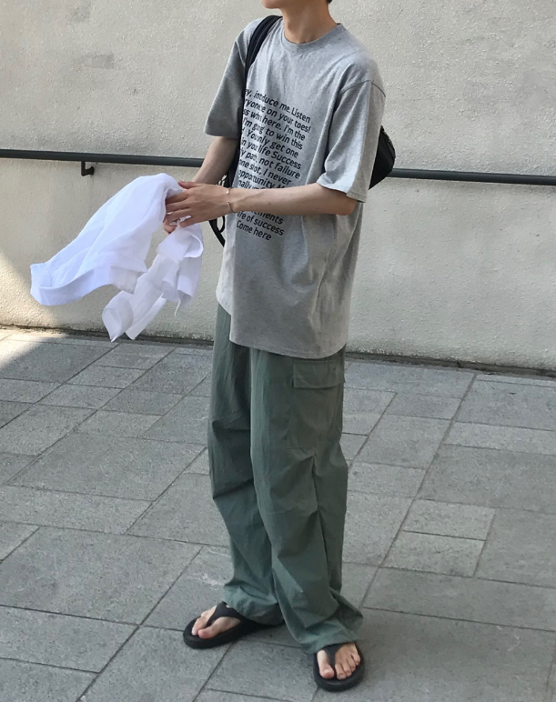 Square frame lettering shorts sleeve T