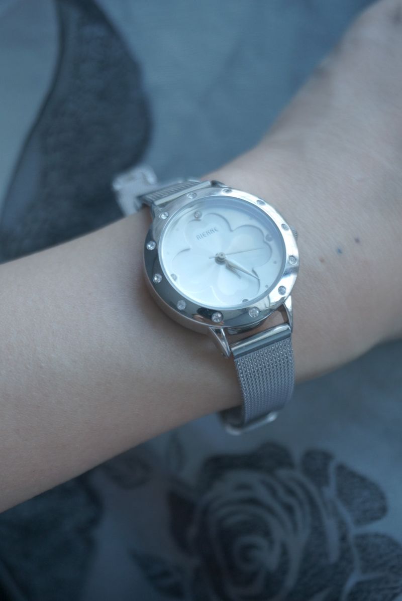 clover mesh strap watch