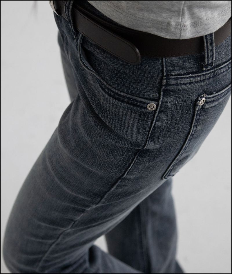 Dow span boots cut denim pants