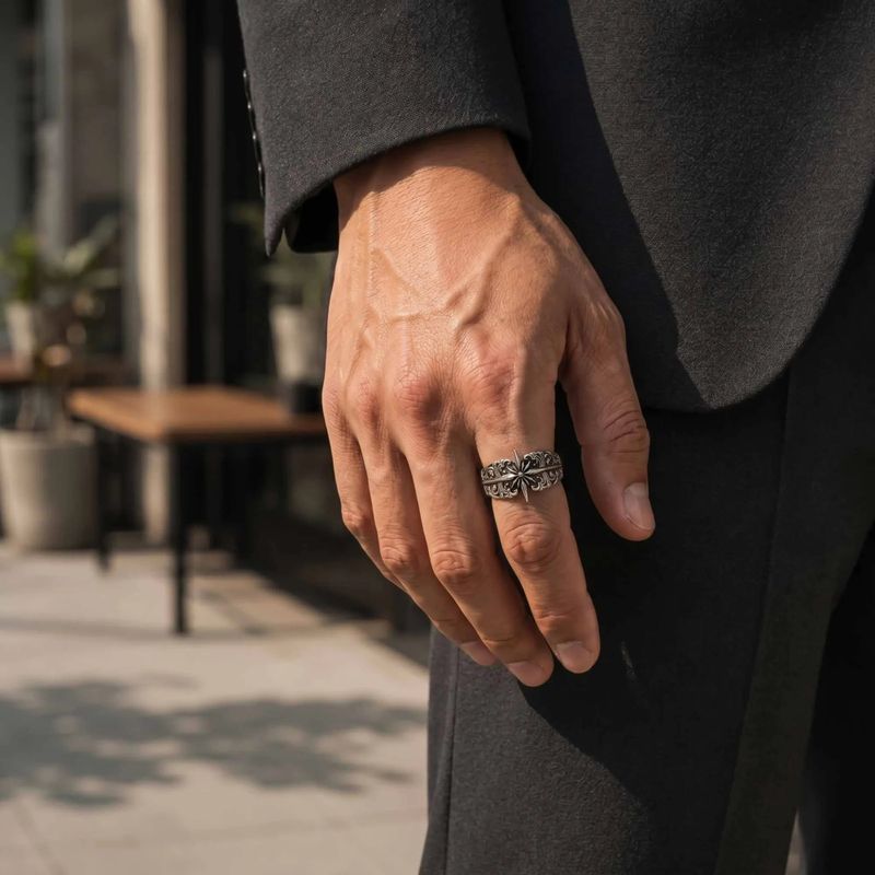 FADE MEET（フェードミート）の「Starburst Engraved Ring（Accessories）」