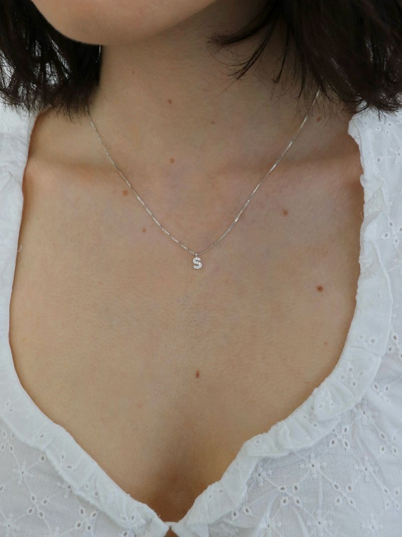 moi moi（モイモイ）の「イニシャルストーンネックレス（アクセサリー）」