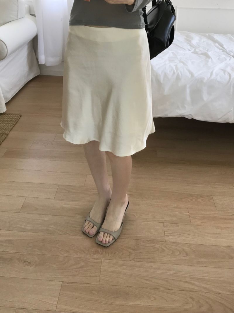 Glue Satin Midi Skirt (2 colors)