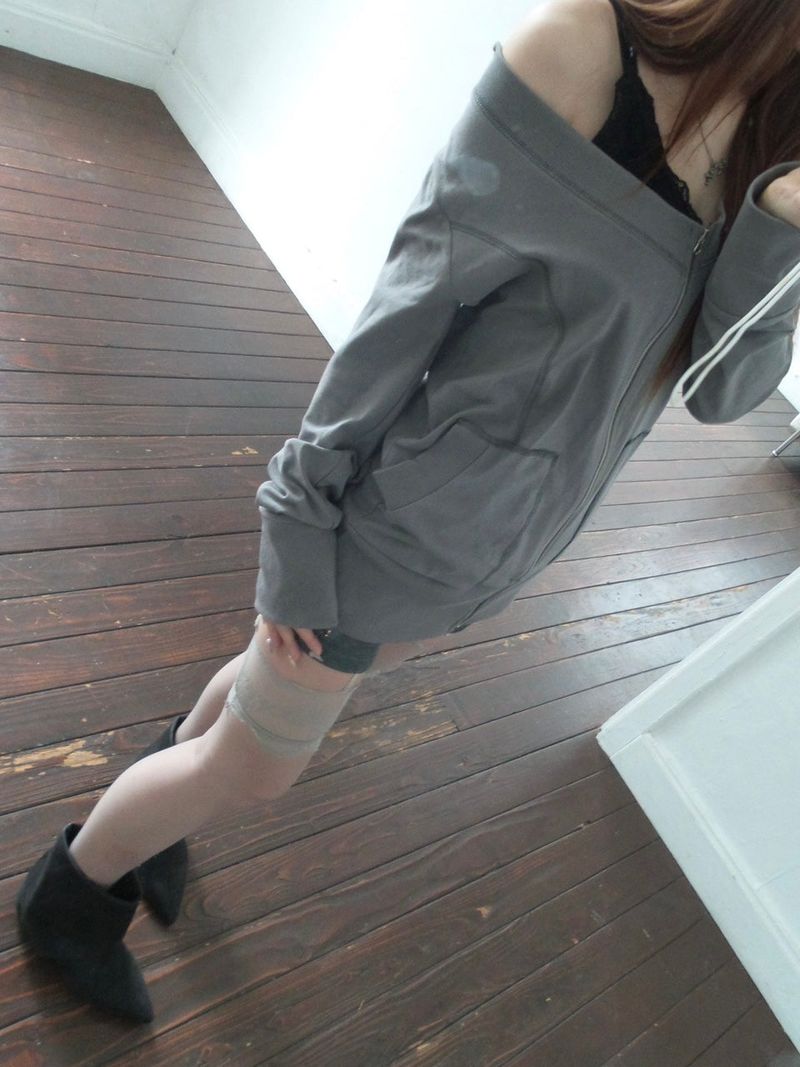 V neck hood zipup