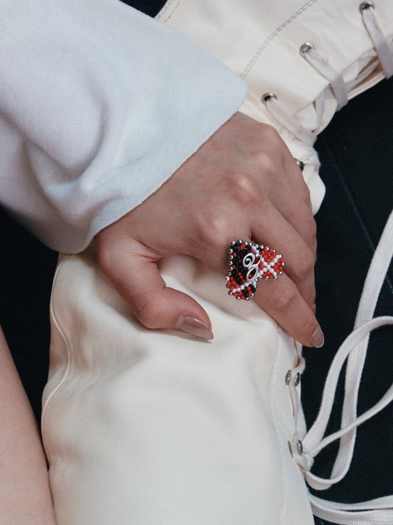 Eireve（エイレブ）の「BEADED TARTAN CHECK HEART RING (RED)（Accessories）」