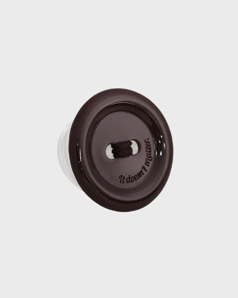 it doesn't matter.（イットダズントマッター）の「[Formica] Hot Choco Button tok (Round), Basic（Smartphone Accessories）」