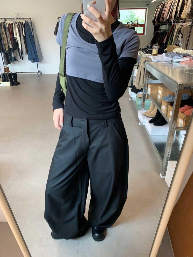 DUGGY（ダギー）の「バックフリップサテンスラックス (2color)（パンツ）」