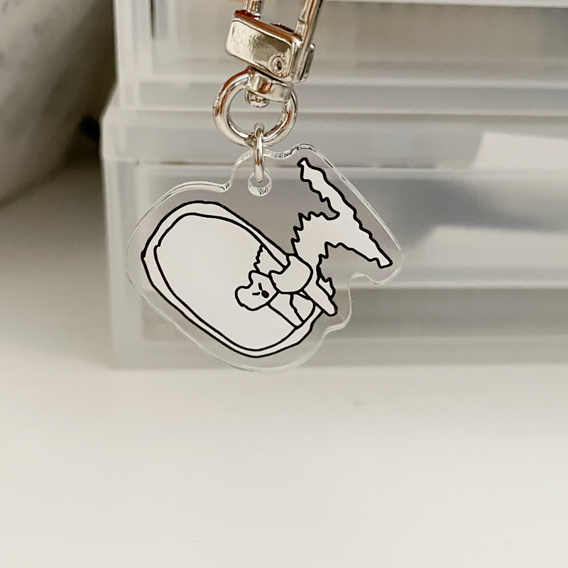 Very angry cat looking in the mirror Key Ring