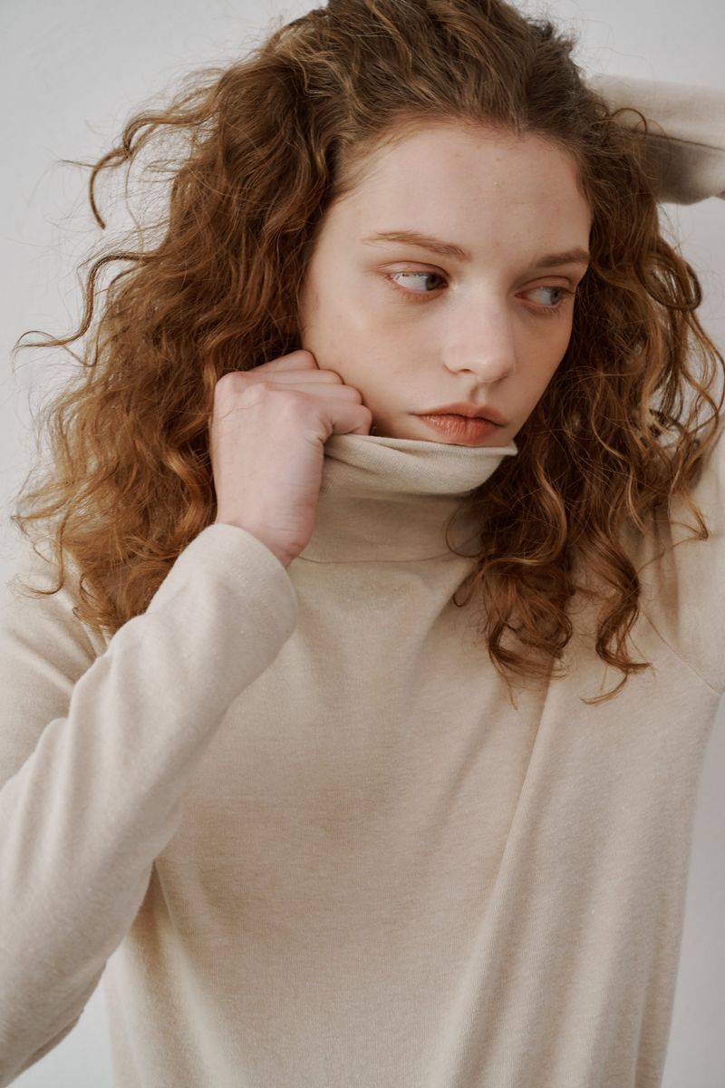 PLAT DU JOUR（プラドゥジュール）の「Basic turtle neck T-shirts (Beige)（Tops）」