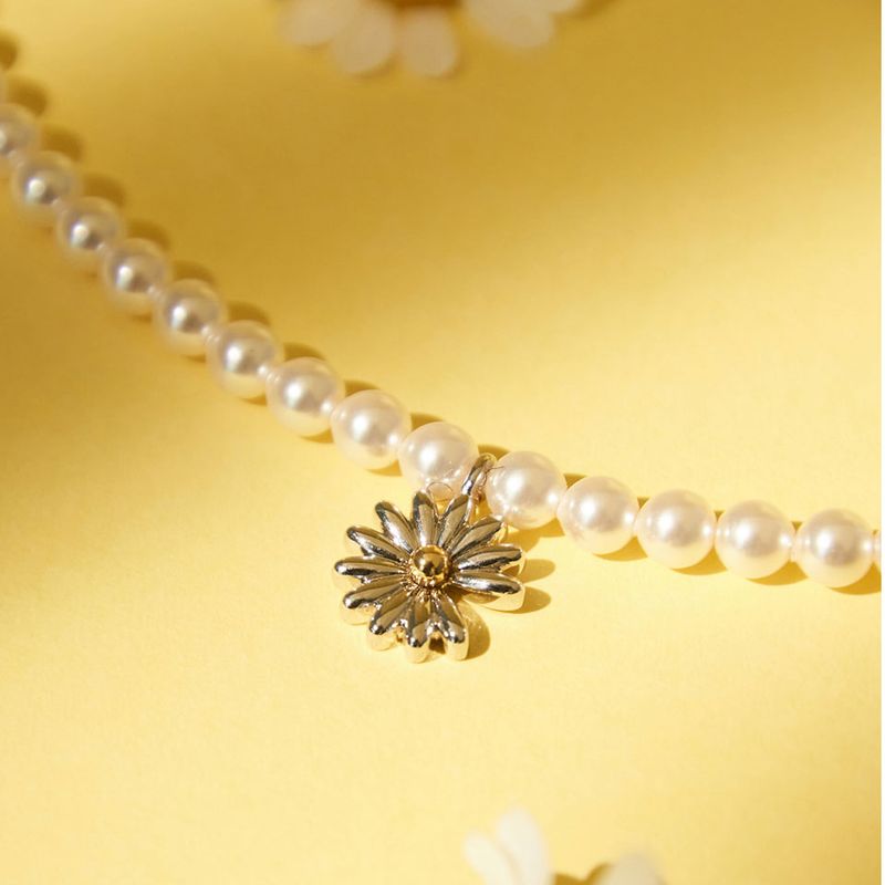 Daisy Delight Pearl Necklace