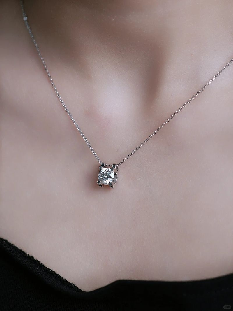 Very beautiful diamond necklace