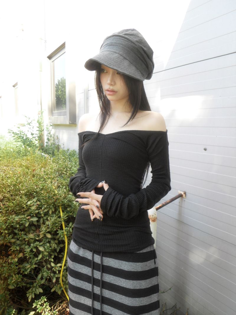 ZELENA（ゼレナ）の「v elf tee（Tops）」