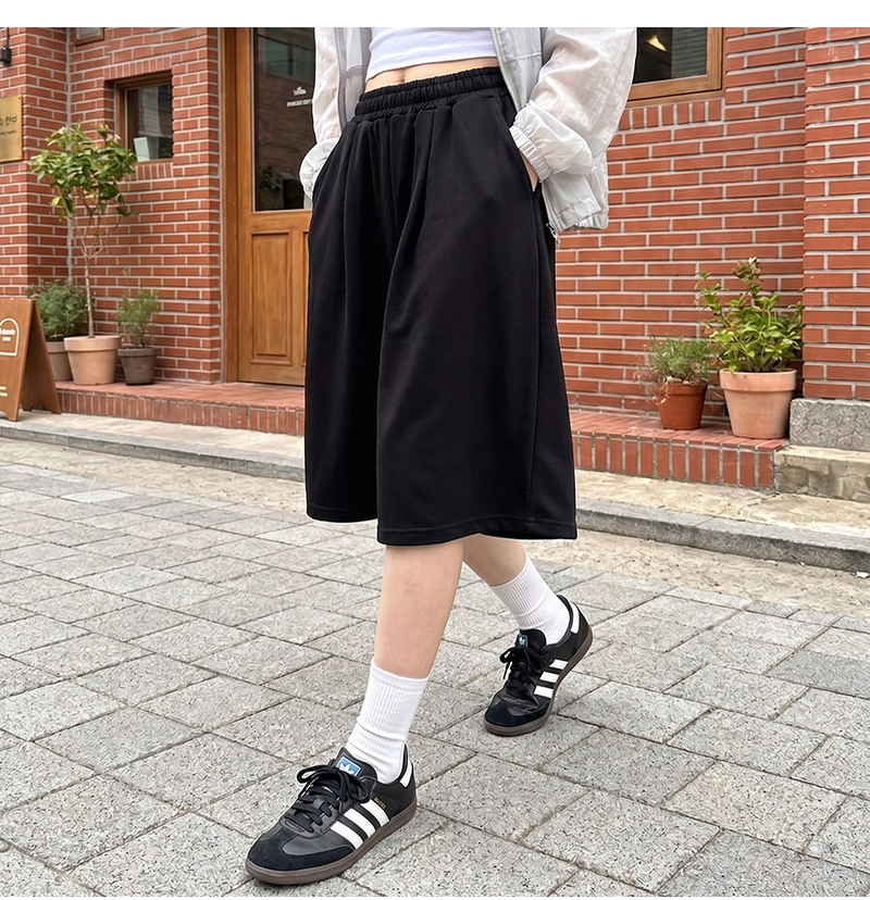 Balloon Curved Side Tuck Bermuda Pants Black