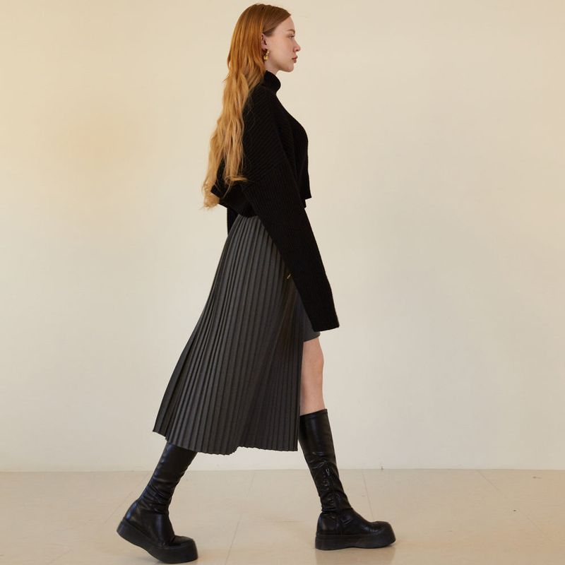 UNBAL PLEATS SKIRT (CHARCOAL)