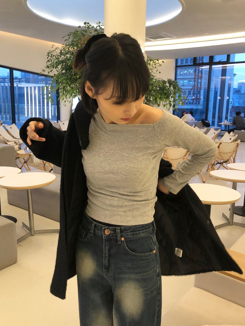 Funny diagonal slim off-shoulder T