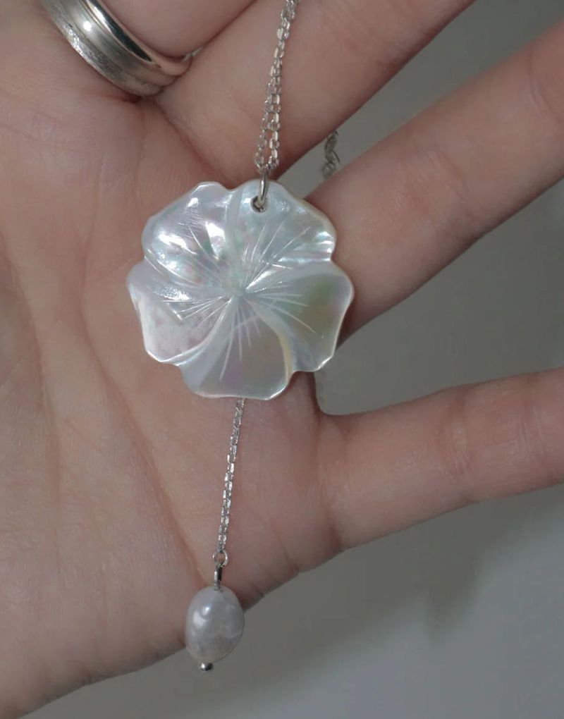 [MADE] moonlit rose nacre drop necklace