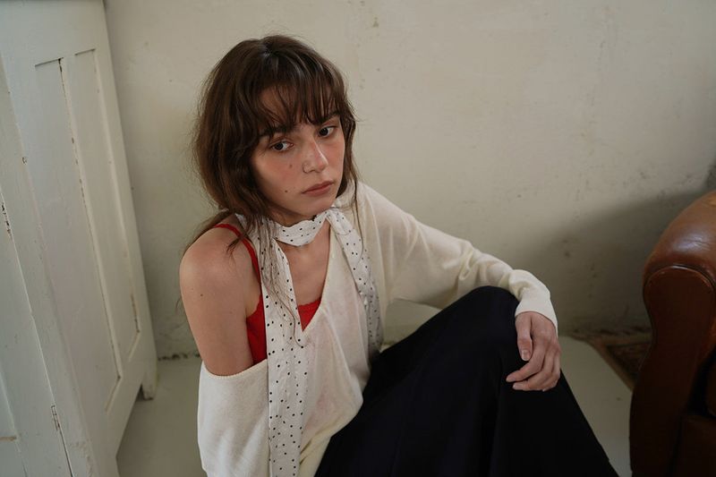 Button v-neck knit_ivory