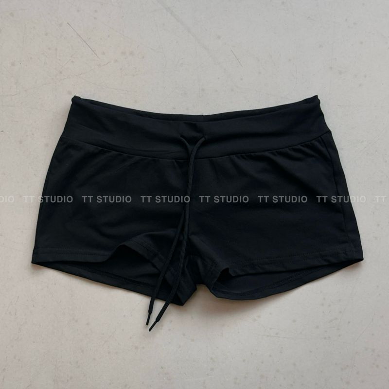 Black short pants