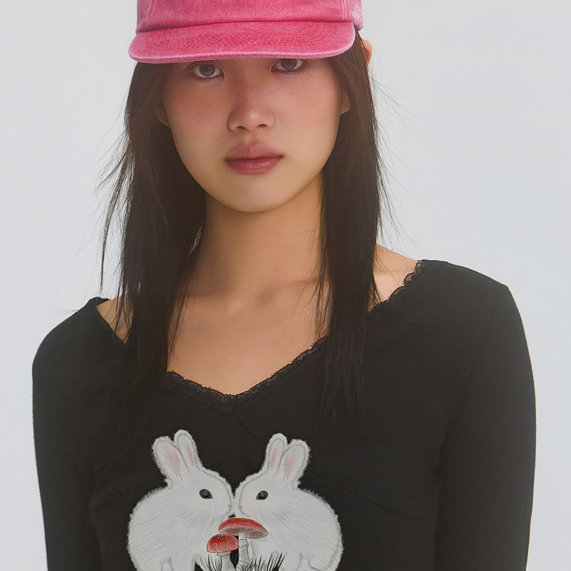 Rabbit Lace V-Neck Tee Black
