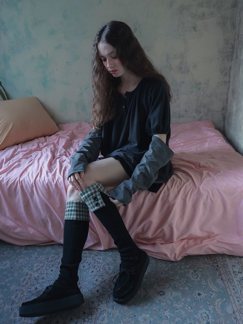 check button kneesocks / black