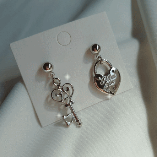 aimelbie（アイメルビー）の「シルバーハートキーイヤリング（アクセサリー）」